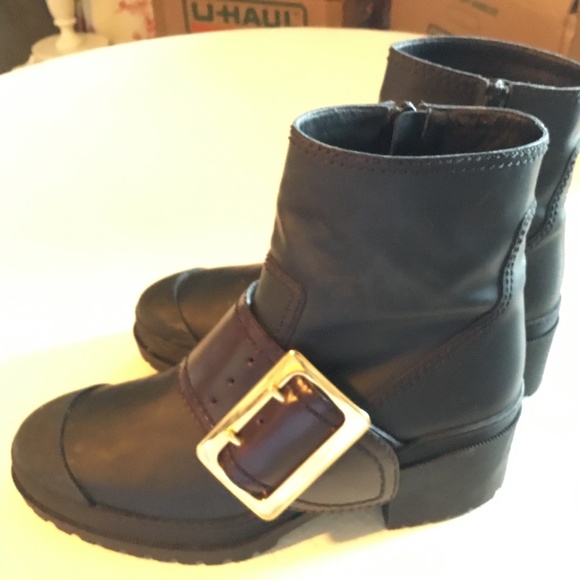 Burberry Buckle Lug Sole Boots - Picture 1 of 9